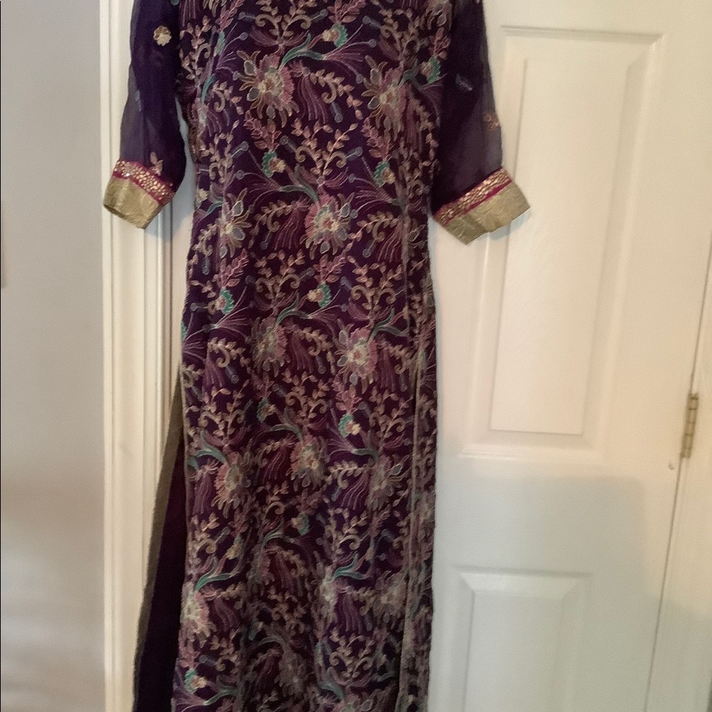 Pakistani shalwar kameez
